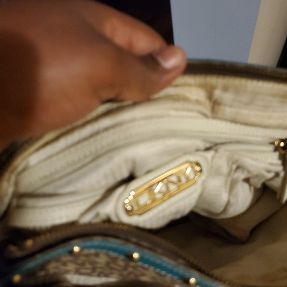 Authentic dkny handbag. - Picture 5 of 7